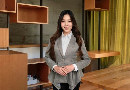 Belle Tangkuptanon, Associate