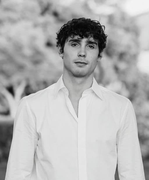 Finn Stablein, Associate