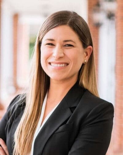 Adriana Gadala-Maria Ochi, Principal