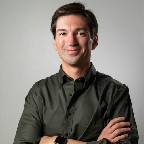 Luis Fortuño, Managing Director