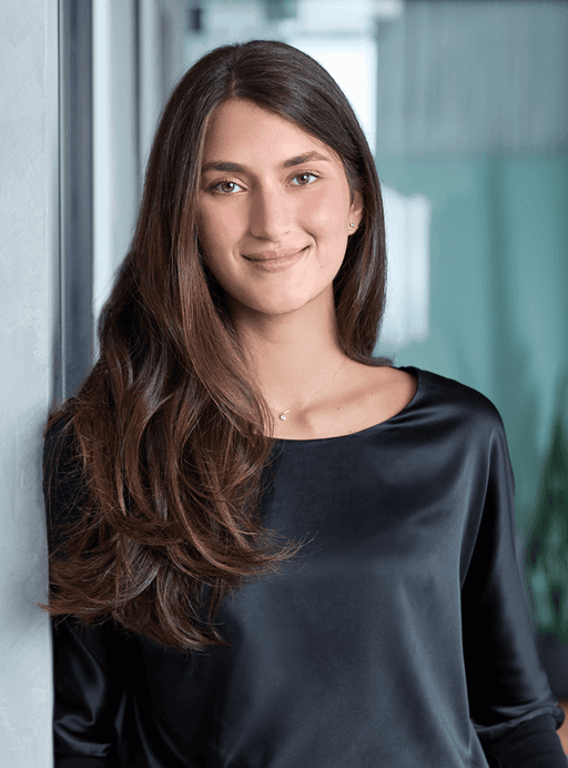 Gabriela de Oliveira, Investor