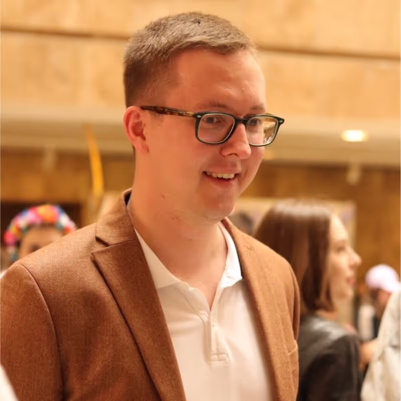 Kir Shtogrin, Analyst