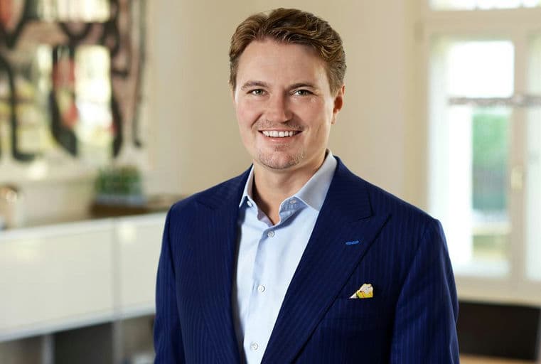 Thomas Falk, General Partner