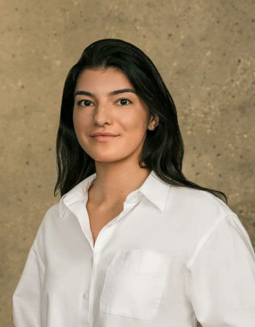 Cara Yesko, Associate